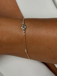 Les Petites Précieuses Pozłacana bransoletka z elementem ozdobnym rozmiar: onesize. Niebieskie bransoletki damskie Les Petites Précieuses, pozłacane. Za 118.28 zł.