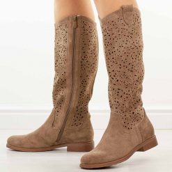 Coffee ażurowe kozaki damskie S.Barski 8023. Kozaki damskie S.BARSKI, na jesień, z zamszu, bez obcasa, na obcasie, bez zapięcia. Za 269.00 zł.