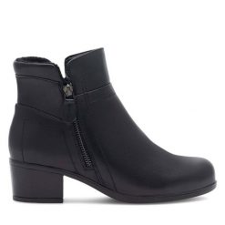 Botki Go Soft. Czarne botki damskie GO SOFT, bez obcasa, na słupku, bez zapięcia. Za 249.99 zł.