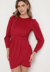 Różowa Sukienka z Marszczeniem i Bufiastymi Rękawami Redenia. Czerwone sukienki damskie Born2be, bez wzorów, eleganckie, bez ramiączek. W wyprzedaży za 84.99 zł.