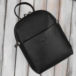 Plecak damski skórzany miejski mały czarny elegancki Paolo Peruzzi AY-26-BL. Czarne plecaki bez wzorów, z materiału. Za 229.00 zł.