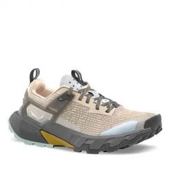 Buty trekkingowe damskie Salewa Pedroc 2. Brązowe obuwie trekkingowe damskie Salewa, z materiału, bez zapięcia. Za 659.00 zł.