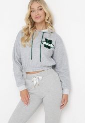 Jasnoszara Bluza o Krótkim Fasonie z Kapturem i Ściągaczami oraz Nadrukiem Varel. Szare bluzy damskie Born2be, l, bez wzorów, z kapturem. Za 29.99 zł.