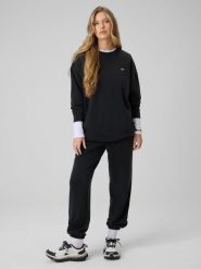 4F Spodnie z szerokimi nogawkami z modalem damskie - czarne XS. Czarne spodnie dresowe damskie 4F, xs, bez wzorów, z dresówki. Za 189.99 zł.