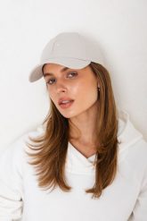 CZAPKA GAIA PIASKOWA One size - Flawless. Czapki z daszkiem damskie Flawless, bez wzorów, z tkaniny. Za 160.00 zł.