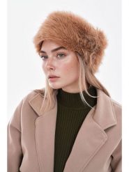 Lucky Bees Czapka w kolorze jasnobrązowym rozmiar: onesize. Brązowe czapki damskie Lucky Bees, bez wzorów, z futra. Za 126.45 zł.
