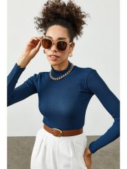 Lycalia Sweter w kolorze niebieskim rozmiar: onesize. Niebieskie swetry klasyczne damskie Lycalia, bez kołnierzyka. Za 48.85 zł.