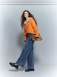 Jeansy wide leg z aplikacją - indigo jeans. Niebieskie jeansy damskie Reserved. Za 149.99 zł.
