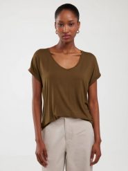 Koszulka damska o luźnym kroju khaki Valeria 303. Zielone koszulki damskie Big Star, l, bez wzorów, z dzianiny, bez kołnierzyka, bez ramiączek. W wyprzedaży za 39.99 zł.