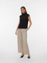 Vero Moda Bezrękawnik w kolorze czarnym rozmiar: M. Czarne swetry klasyczne damskie Vero Moda, m, bez kołnierzyka. Za 82.99 zł.