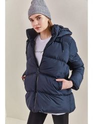 Bianco Lucci Kurtka zimowa w kolorze granatowym rozmiar: 38. Niebieskie kurtki damskie Bianco Lucci, na zimę, bez wzorów, z puchu, bez kaptura. Za 148.61 zł.