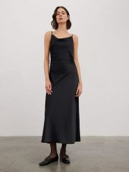 BGN Sukienka w kolorze czarnym rozmiar: 40. Czarne sukienki damskie BGN, bez wzorów, bez ramiączek. Za 170.47 zł.