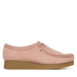 Półbuty Clarks. Czerwone półbuty damskie Clarks, bez wzorów, bez obcasa, na płaskiej podeszwie, bez zapięcia. Za 429.99 zł.