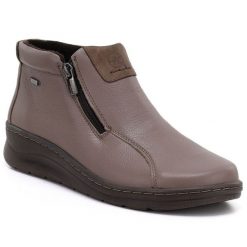 Skórzane botki damskie na klinie khaki Helios 786. Brązowe botki damskie Helios, ze skóry, bez obcasa, bez zapięcia. Za 369.99 zł.
