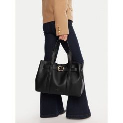 Torebka Calvin Klein. Czarne torebki klasyczne damskie Calvin Klein, bez dodatków. Za 431.99 zł.