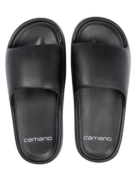 Camano Klapki w kolorze czarnym rozmiar: 44/45. Czarne klapki damskie camano, bez wzorów, z otwartym noskiem, bez obcasa, bez zapięcia. Za 60.95 zł.