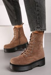 Ciemnobeżowe Botki na Platformie w Stylu Workerów z Imitacji Zamszu Justinata. Brązowe botki damskie Born2be, eleganckie, bez obcasa, na platformie, bez zapięcia. Za 109.99 zł.