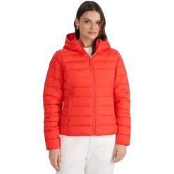 Kurtka damska pikowana 4F F580 czerwona 4FWAW25TDJAF580 62S. Czerwone kurtki sportowe damskie 4F, s, bez wzorów, bez kaptura. Za 249.00 zł.