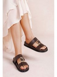 Foreverfolie Klapki w kolorze brązowym rozmiar: 41. Brązowe klapki damskie Foreverfolie, bez wzorów, z otwartym noskiem, bez obcasa, bez zapięcia. Za 100.99 zł.