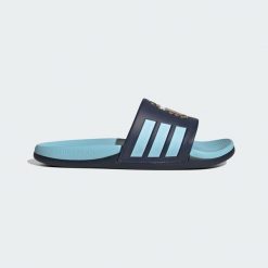 Klapki adilette Comfort 2.0 Argentyna. Niebieskie klapki damskie Adidas, bez wzorów, bez obcasa, bez zapięcia. Za 219.00 zł.