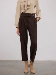 BGN Spodnie w kolorze brązowym rozmiar: 40. Brązowe spodnie materiałowe damskie BGN, bez wzorów, z materiału. Za 153.71 zł.