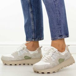 Białe skórzane półbuty damskie Filippo Dp7560/26. Szare półbuty damskie Filippo, na lato, bez wzorów, z dresówki, z okrągłym noskiem, bez obcasa, na platformie, bez zapięcia. Za 269.00 zł.