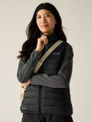 Regatta Kamizelka pikowana "Marizion" w kolorze czarnym rozmiar: 36. Czarne kamizelki damskie Regatta, bez wzorów, bez kaptura. Za 144.24 zł.
