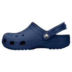Klapki dla dorosłych Crocs Classic. Niebieskie klapki damskie Crocs, bez wzorów, bez obcasa, bez zapięcia. Za 159.99 zł.