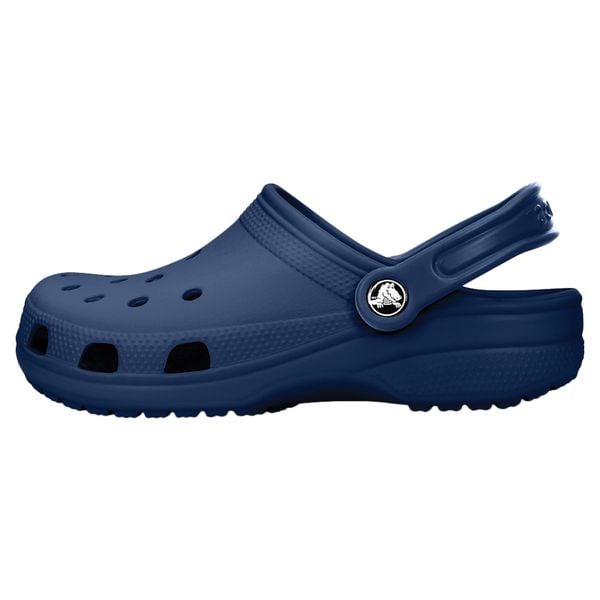 Klapki dla dorosłych Crocs Classic. Niebieskie klapki damskie Crocs, bez wzorów, bez obcasa, bez zapięcia. Za 159.99 zł.
