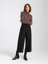 More & More Koszulka ze wzorem rozmiar: 40. Koszulki damskie More & More, bez wzorów, bez kołnierzyka, bez ramiączek. Za 43.99 zł.