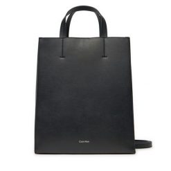 Torebka Calvin Klein. Czarne torebki klasyczne damskie Calvin Klein, bez dodatków. Za 899.99 zł.