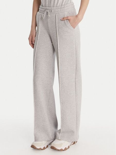 Guess Spodnie dresowe V6RB17 K9V31 Szary Regular Fit. Szare spodnie dresowe damskie Guess, m, z aplikacjami, z bawełny. Za 349.99 zł.