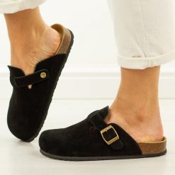 Czarne skórzane klapki damskie Filippo Dk7918/26. Czarne klapki damskie Filippo, bez wzorów, z jeansu, bez obcasa, bez zapięcia. Za 159.00 zł.