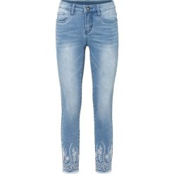 Dżinsy Skinny, mid waist. Niebieskie jeansy damskie bonprix, bez wzorów, z jeansu. Za 169.99 zł.
