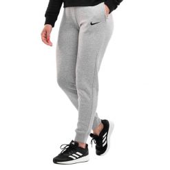 Spodnie sportowe damskie Nike Wmns Fleece Pants. Szare spodnie sportowe damskie Nike, xl, bez wzorów, z bawełny, na fitness i siłownię. Za 341.00 zł.