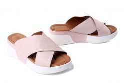 PIAZZA 900151-42 rosa, klapki damskie. Czerwone klapki damskie Piazza, bez wzorów, ze skóry, bez obcasa, bez zapięcia. Za 209.93 zł.