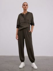 BGN Spodnie w kolorze khaki rozmiar: 34. Brązowe spodnie materiałowe damskie BGN, bez wzorów, z materiału. Za 137.45 zł.