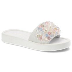 Białe Klapki Karino Wygodne Skórzane Buty. Białe klapki damskie Karino, bez wzorów, ze skóry, bez obcasa, bez zapięcia. Za 245.00 zł.