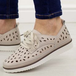 Beżowe ażurowe skórzane półbuty damskie S.Barski 51-610. Brązowe półbuty damskie S.BARSKI, na jesień, w ażurowe wzory, ze skóry, bez obcasa, bez zapięcia. Za 219.00 zł.