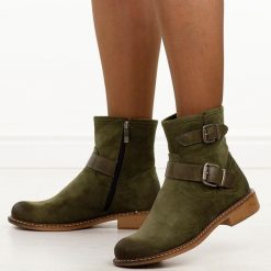 Zielone zamszowe botki damskie Potocki 12739. Zielone botki damskie POTOCKI, na jesień, z jeansu, eleganckie, z okrągłym noskiem, bez obcasa, na płaskiej podeszwie, bez zapięcia. Za 229.00 zł.