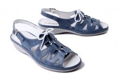 SUAVE 711040-05 blau, sandały damskie. Niebieskie sandały damskie Suave, bez wzorów, bez obcasa, na koturnie, bez zapięcia. Za 394.90 zł.