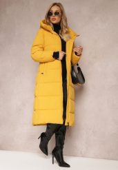 Żółta Długa Kurtka Płaszcz z Pikowaniem oraz Kapturem Madirre. Żółte kurtki damskie Renee, na zimę, l, bez wzorów, z materiału. Za 299.99 zł.