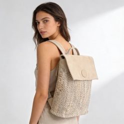 Plecak damski Rieker, z materiału syntetycznego o miękkiej strukturze z klapą i regulowanymi szelkami lekka forma do codziennego użytkowania, beżowy,. Brązowe plecaki Rieker, bez wzorów, z materiału. Za 249.00 zł.