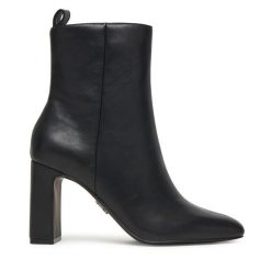 Botki Steve Madden. Czarne botki damskie Steve Madden, bez obcasa, na słupku, bez zapięcia. Za 509.99 zł.