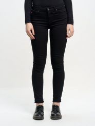 Jeansy damskie skinny czarne Adela 915. Czarne jeansy damskie Big Star, bez wzorów, z jeansu. Za 299.99 zł.