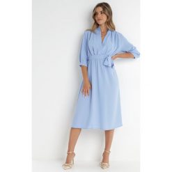 Jasnoniebieska Sukienka Rheniolea. Niebieskie sukienki damskie Born2be, bez wzorów, eleganckie, bez ramiączek. Za 89.99 zł.