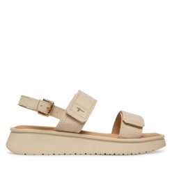 Sandały Tamaris. Białe sandały damskie Tamaris, bez wzorów, bez obcasa, na płaskiej podeszwie, bez zapięcia. Za 369.99 zł.