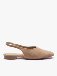 Jasnobrązowe wsuwane czółenka. Brązowe czółenka damskie Ryłko, bez wzorów, ze skóry, bez obcasa, na płaskiej podeszwie. Za 379.99 zł.