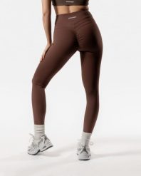 Damskie legginsy modelujące z wysokim stanem na fitness – czekoladowy. Brązowe legginsy damskie AESTHETIC WOLF, s, bez wzorów, z dzianiny. Za 269.99 zł.