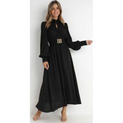 Czarna Sukienka Laodyle. Czarne sukienki damskie Born2be, w ażurowe wzory, z koronki, eleganckie, bez ramiączek. W wyprzedaży za 220.99 zł.